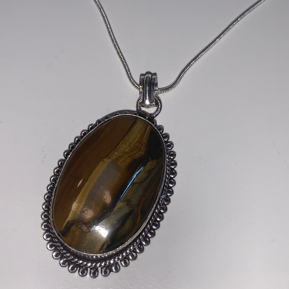 Tiger eye and silver pendant in a silver chain. - Picture 4 of 8